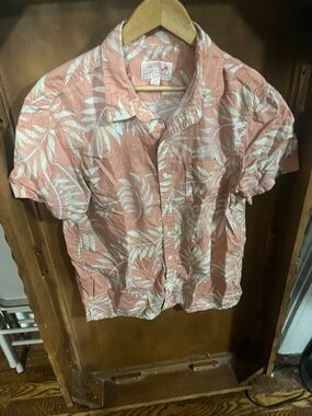 American Eagle Outfitters Coral Short-Sleeve Palm Print Button-Down Shirt
